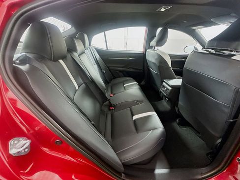 Used 2025 Toyota Camry SE image 27