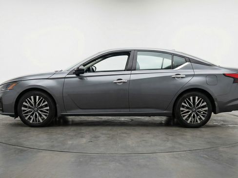 Used 2025 Nissan Altima 2.5 SV FWD image 5