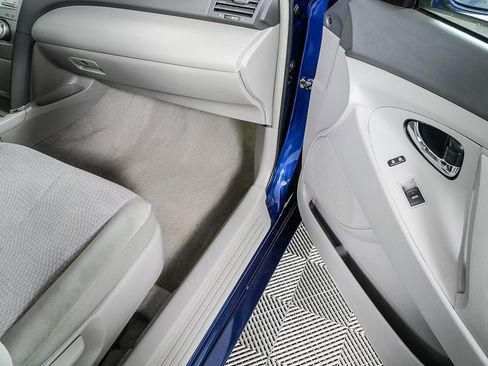 Used 2011 Toyota Camry LE image 25