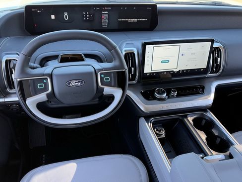 New 2025 Ford Expedition Max Platinum w/ Driver's Package image 32