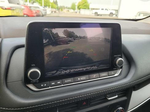 Used 2023 Nissan Rogue SV FWD image 19