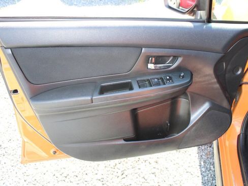 Used 2013 Subaru Crosstrek 2.0i Premium AWD/4WD image 19