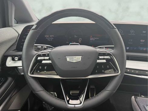 Used 2025 Cadillac Optiq Luxury 1 AWD/4WD image 11