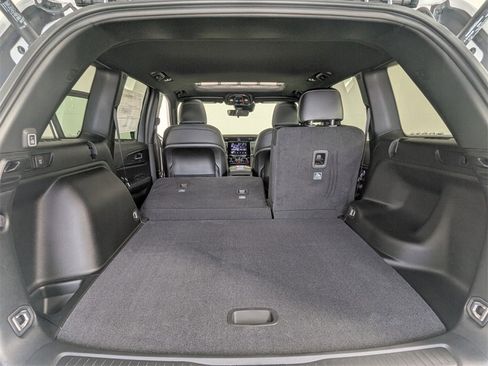 New 2025 Jeep Grand Cherokee Altitude image 29