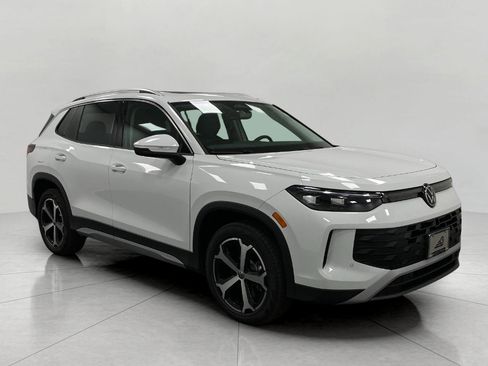 New 2025 Volkswagen Tiguan SE image 1