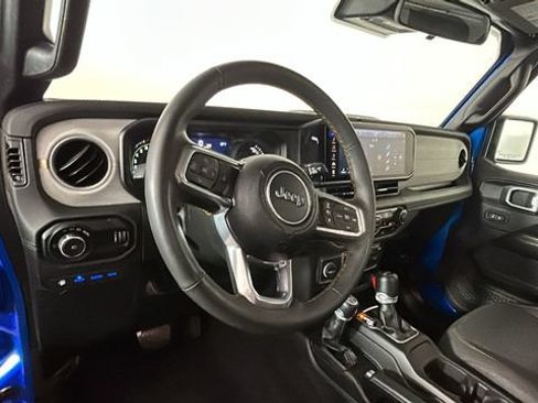 Used 2024 Jeep Wrangler Unlimited Sahara AWD/4WD image 12