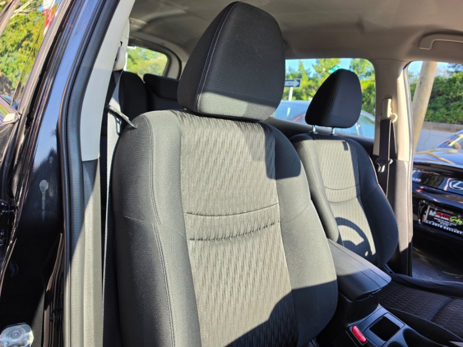 Used 2019 Nissan Rogue S AWD/4WD image 36