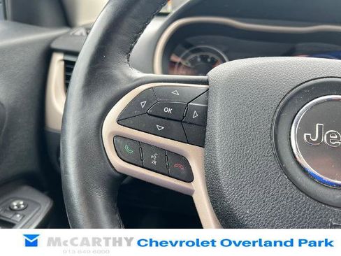 Used 2017 Jeep Cherokee Latitude w/ Cold Weather Group AWD/4WD image 12