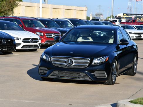 Used 2017 Mercedes-Benz E 300 image 3