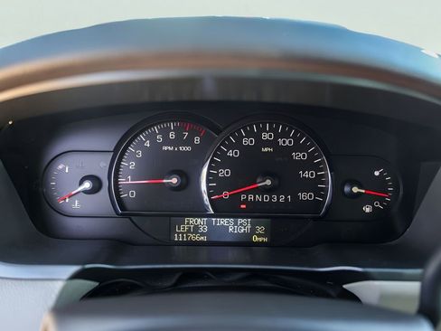 Used 2010 Cadillac DTS Luxury image 14