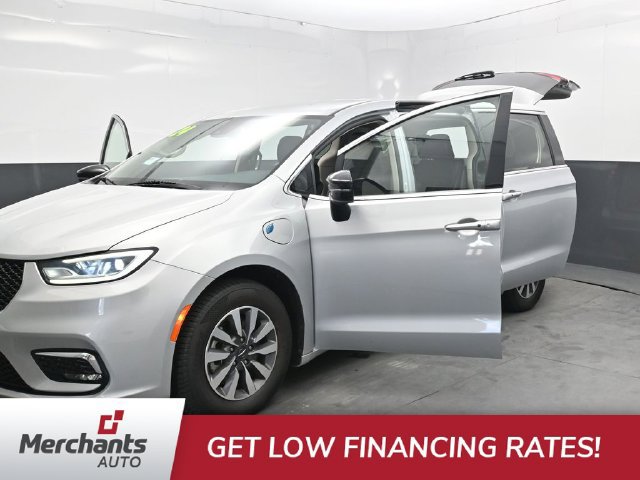 Used 2024 Chrysler Pacifica Limited FWD image 33