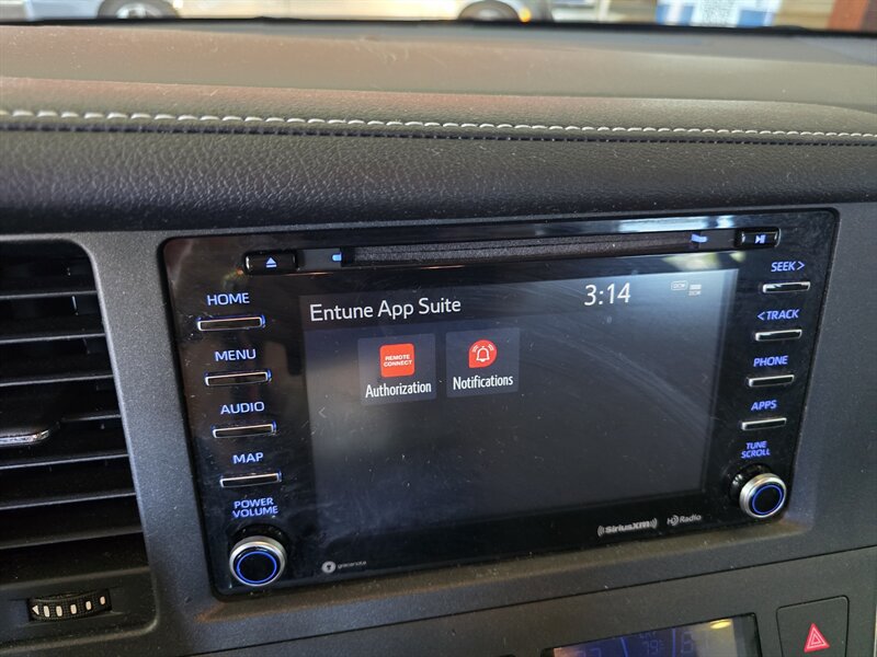 Used 2019 Toyota Sienna XLE w/ XLE Navigation Package FWD image 29