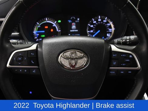 Used 2022 Toyota Highlander LE image 11