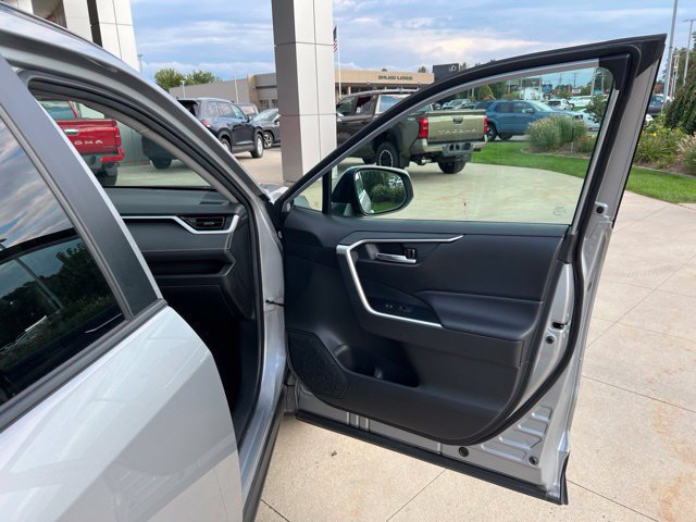 Used 2021 Toyota RAV4 XLE Premium AWD/4WD image 35