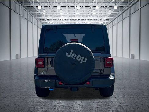 Used 2022 Jeep Wrangler Unlimited Sahara w/ Cold Weather Group AWD/4WD image 7
