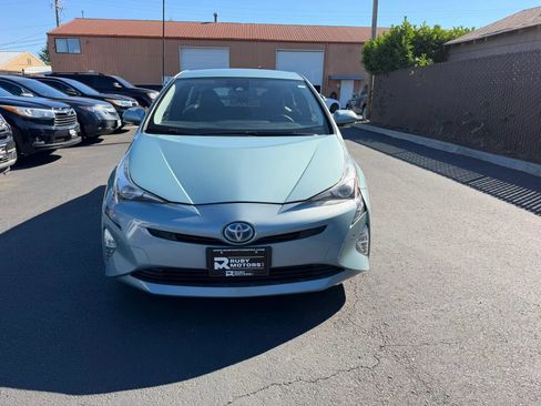 Used 2016 Toyota Prius Four Touring w/ Premium Convenience Package FWD image 2