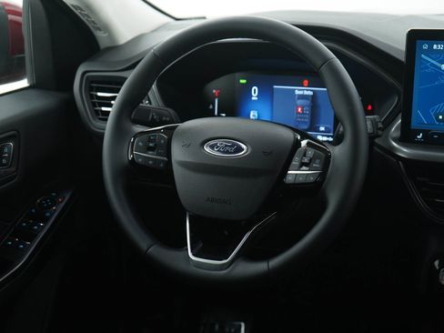 Used 2025 Ford Escape SE w/ Class II Trailer Tow Package image 14