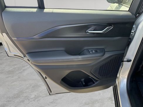 New 2025 Jeep Grand Cherokee Altitude image 16