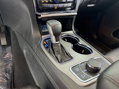 Used 2019 Jeep Grand Cherokee Limited image 5