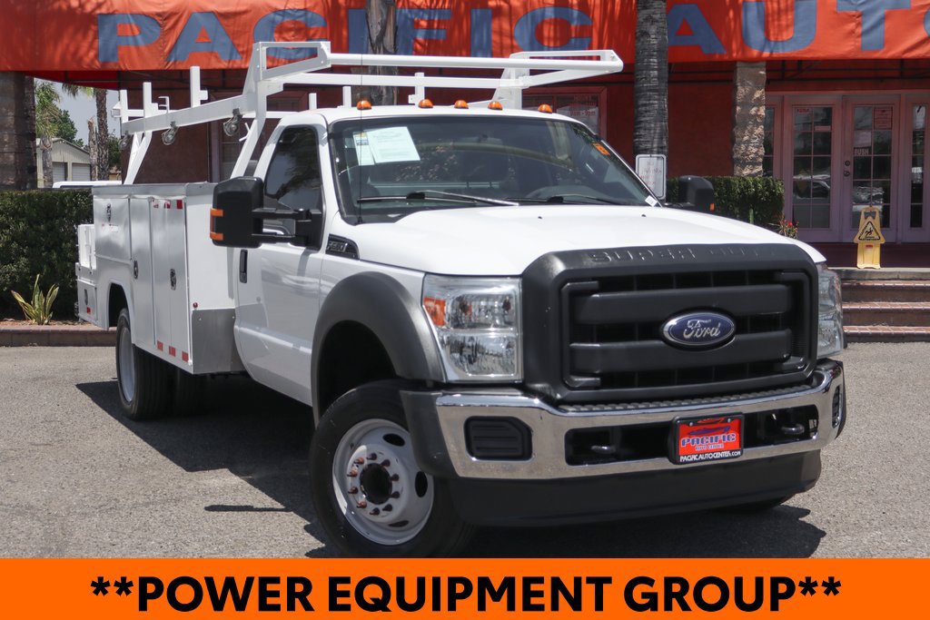 Used 2016 Ford F550 2WD Regular Cab Super Duty image 2