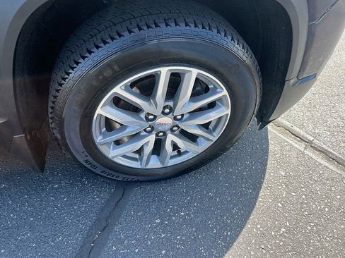 Used 2017 GMC Acadia SLE AWD/4WD image 10