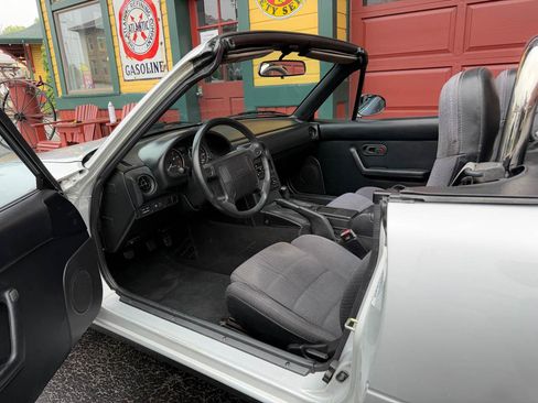 Used 1991 MAZDA MX-5 Miata RWD image 23