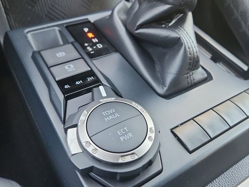 Certified 2024 Toyota Tacoma SR5 AWD/4WD image 27