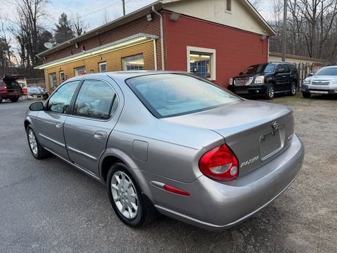 Used 2000 Nissan Maxima GLE image 3