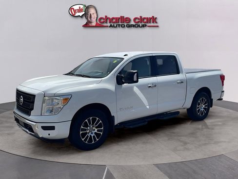 Used 2021 Nissan Titan SV w/ SV Convenience Package RWD image 1