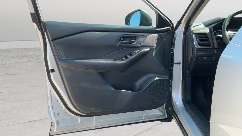 Used 2024 Nissan Rogue S FWD image 18