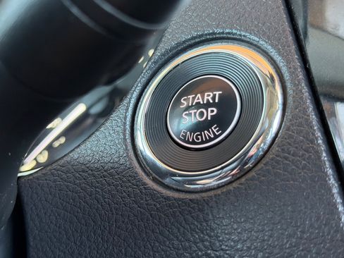 Used 2020 Nissan Rogue SV FWD image 24