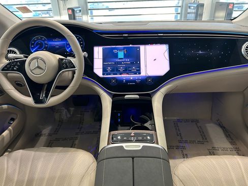 Used 2023 Mercedes-Benz EQS 580 4MATIC Sedan image 4