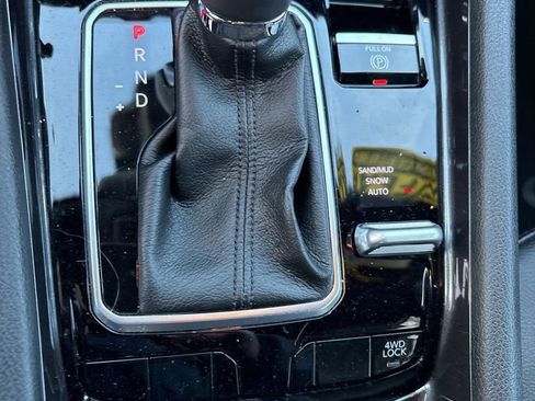 Used 2025 Jeep Compass Latitude image 11