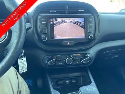 Used 2022 Kia Soul LX w/ Technology Package FWD image 11