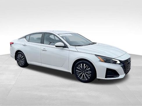 Certified 2023 Nissan Altima 2.5 SV FWD image 2