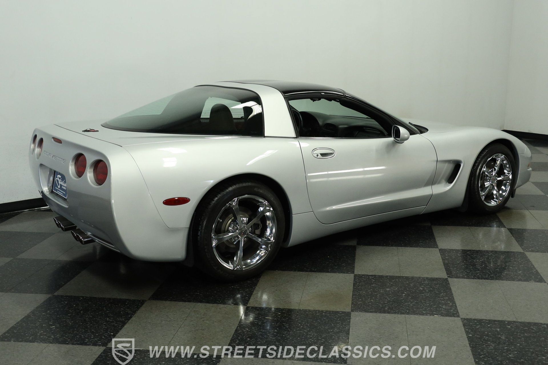 Used 1998 Chevrolet Corvette Coupe w/ Roof Pkg RWD image 11