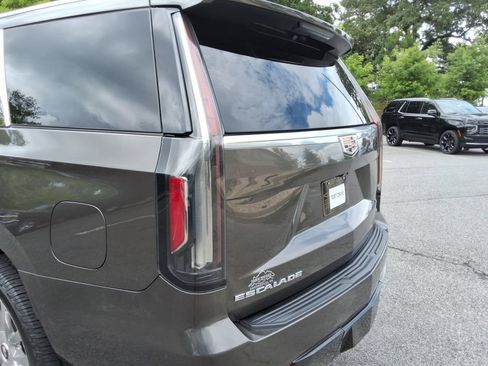 Certified 2021 Cadillac Escalade Premium Luxury AWD/4WD image 13