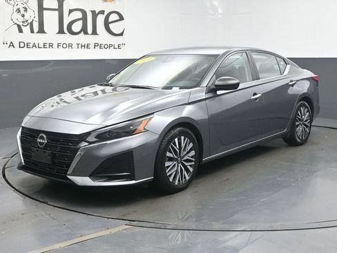 Used 2024 Nissan Altima 2.5 SV FWD image 48