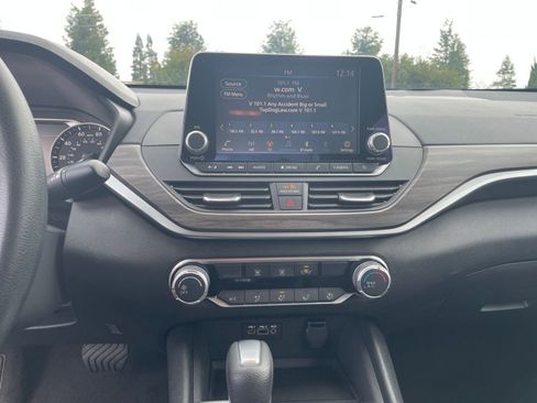 Used 2025 Nissan Altima 2.5 SV image 17