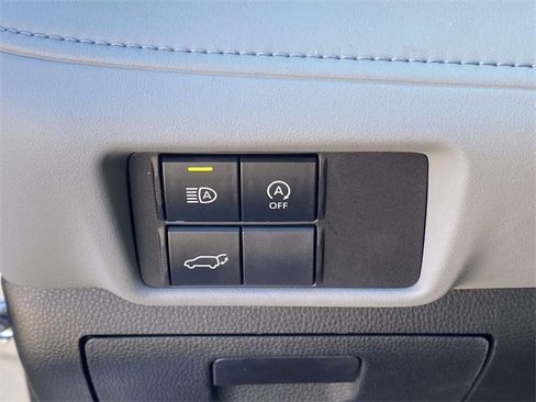 Used 2024 Toyota Highlander LE image 18