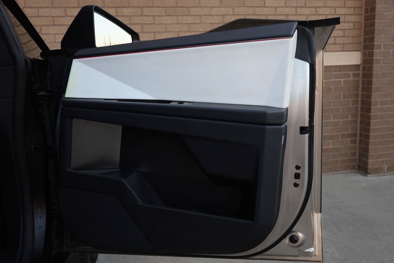 Used 2024 Tesla Cybertruck AWD Crew Cab image 28