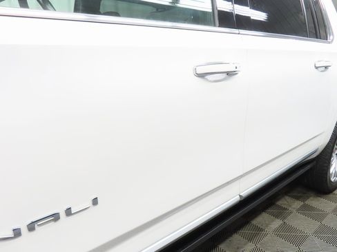 Used 2021 GMC Yukon XL Denali w/ Denali Premium Package image 40