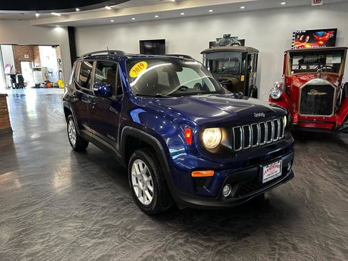 Used 2019 Jeep Renegade Latitude w/ Cold Weather Group AWD/4WD image 3