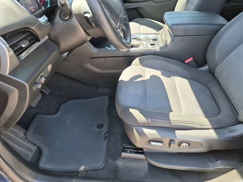 Used 2023 Chevrolet Traverse LT AWD/4WD image 34