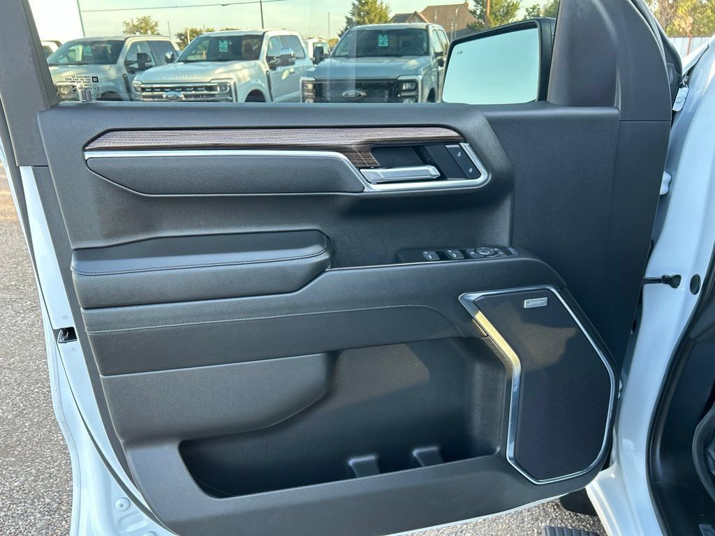 Used 2025 Chevrolet Silverado 1500 LT Trail Boss w/ Convenience Package II AWD/4WD image 12