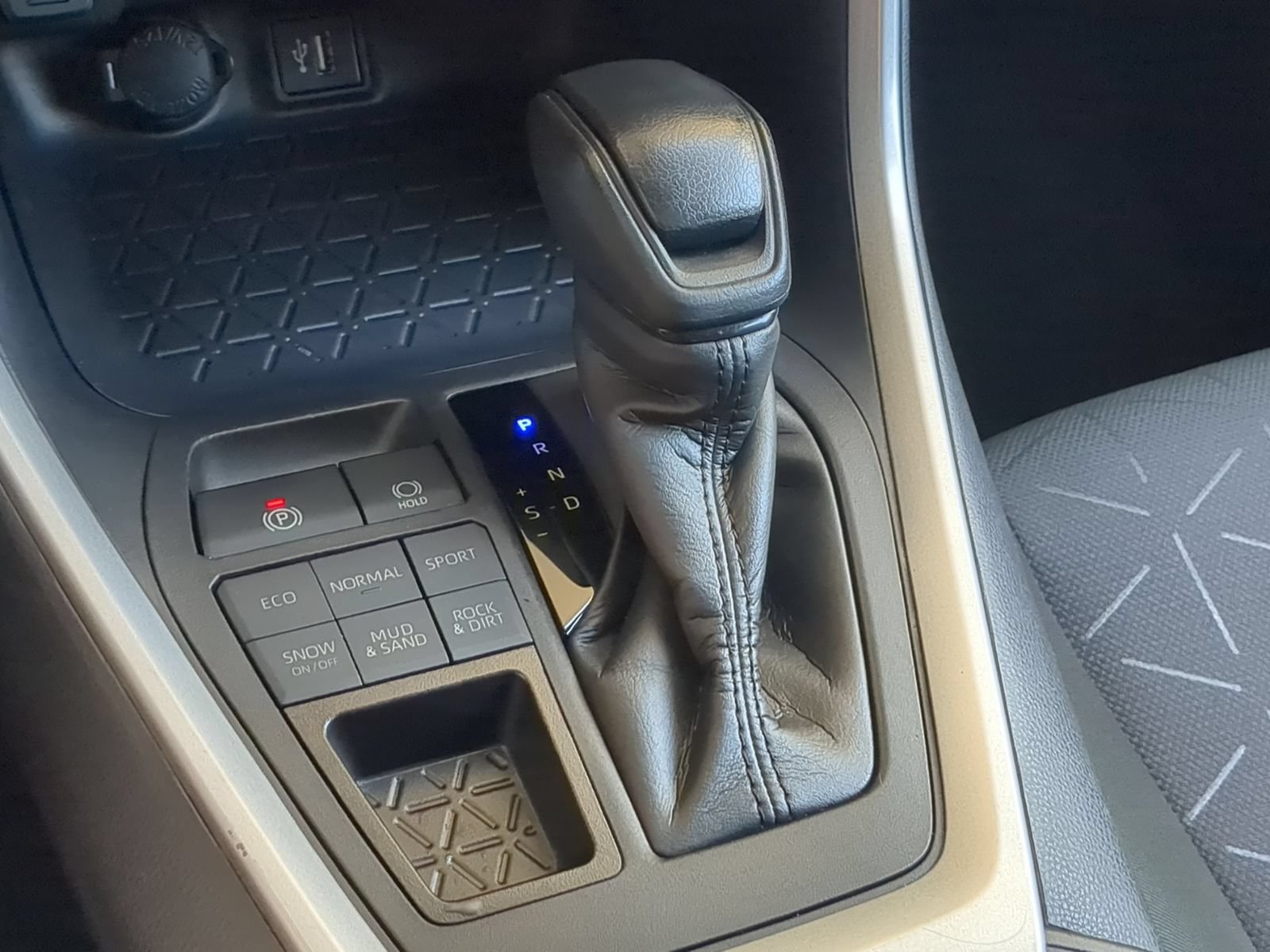 Used 2024 Toyota RAV4 XLE AWD/4WD image 21