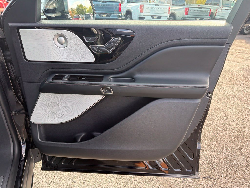 Used 2026 Lincoln Aviator Reserve AWD/4WD image 37