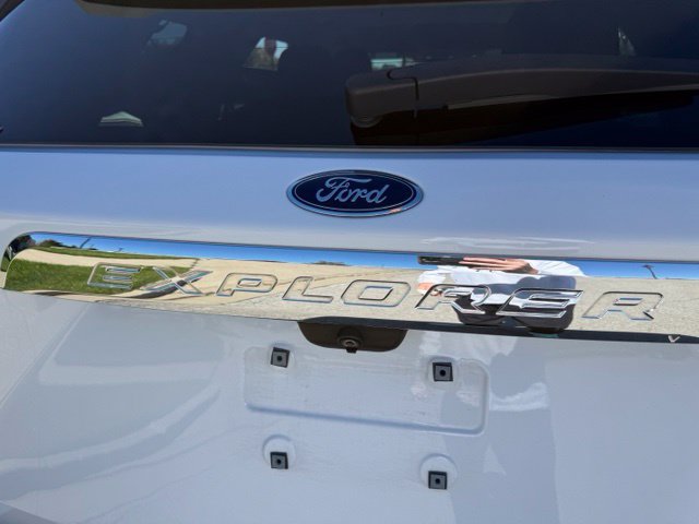 Used 2021 Ford Explorer XLT w/ Equipment Group 202A AWD/4WD image 14