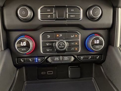 Used 2024 Chevrolet Tahoe Premier RWD image 27