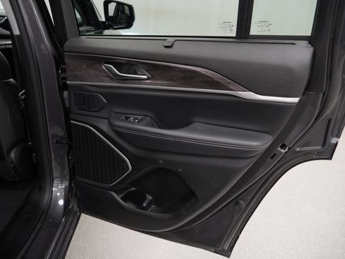 Certified 2022 Jeep Grand Cherokee Limited 4xe w/ Luxury Tech Group II AWD/4WD image 46